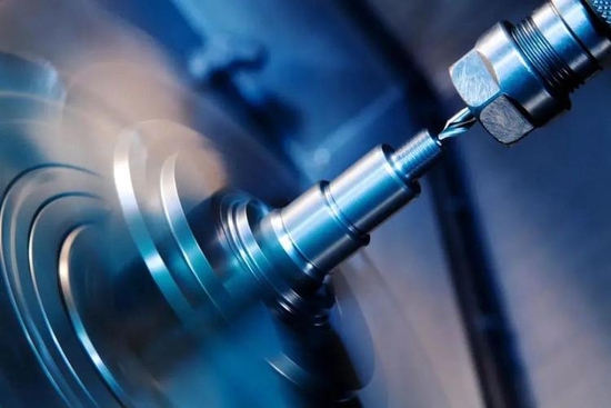 王一鸣:制造业呈现新特征加快推进数字化转型